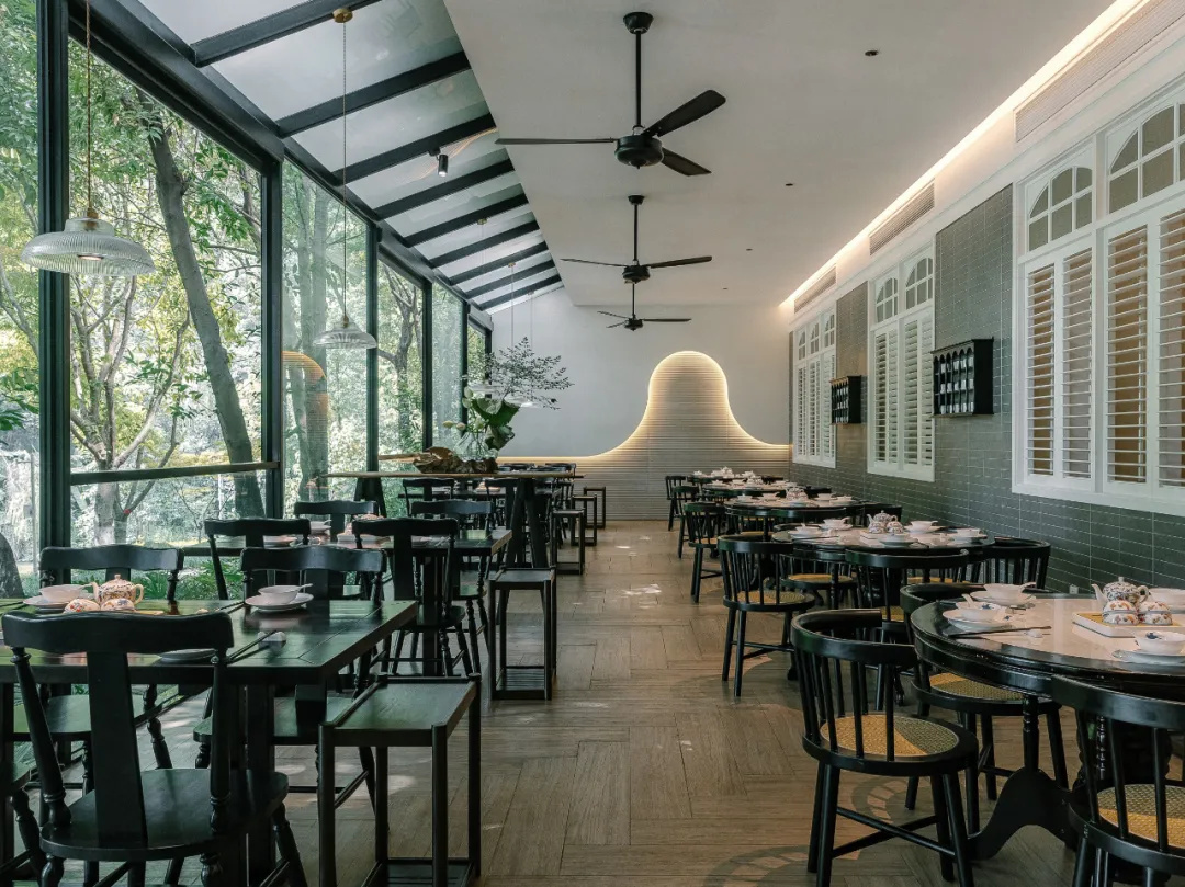 嶺南特色 春喜傳統(tǒng)粵式茶餐廳裝修設(shè)計(jì)案例(圖3) 嶺南特色 春喜傳統(tǒng)粵式茶餐廳裝修設(shè)計(jì)案例(圖3)