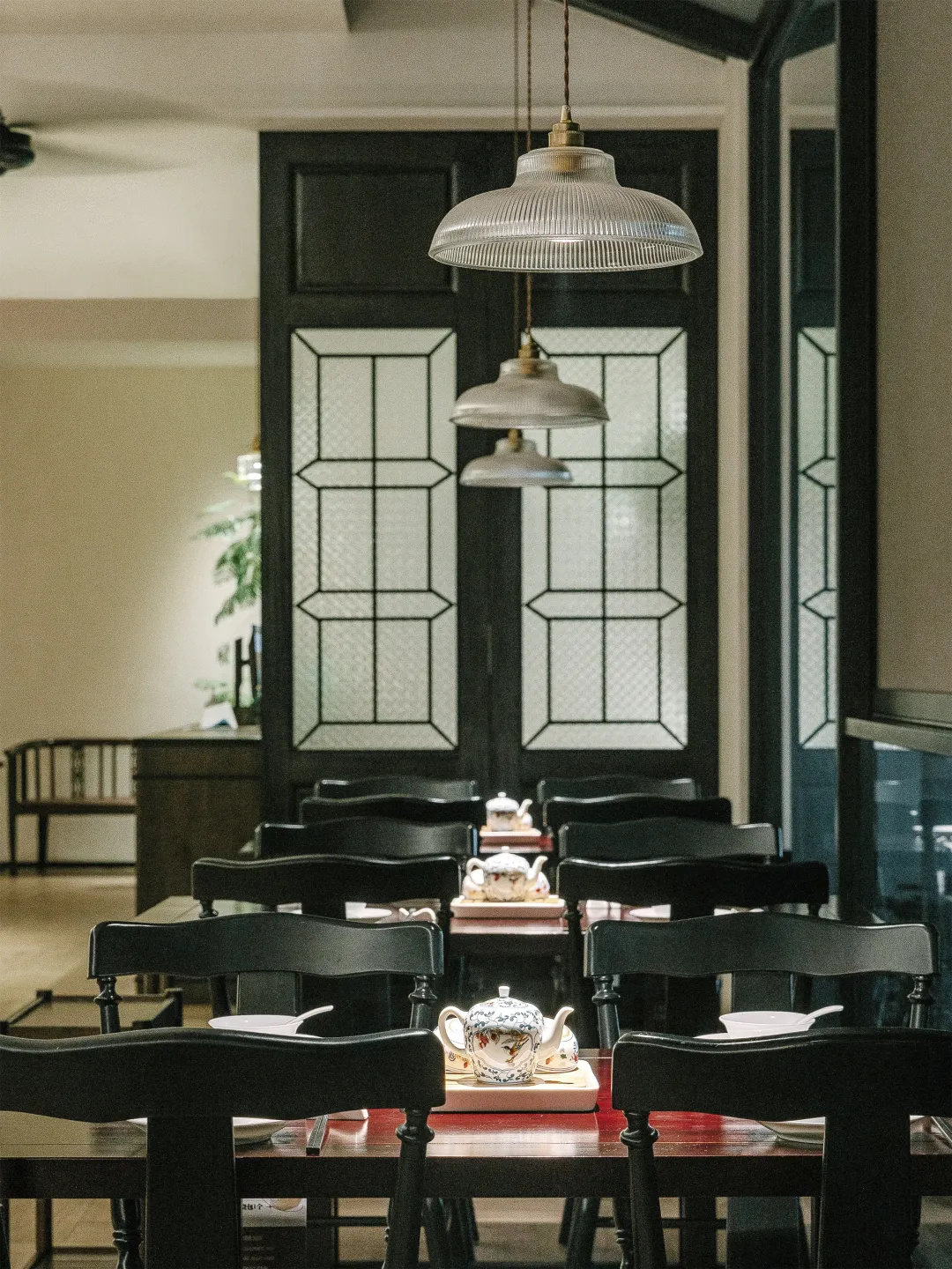 嶺南特色 春喜傳統(tǒng)粵式茶餐廳裝修設(shè)計(jì)案例(圖5) 嶺南特色 春喜傳統(tǒng)粵式茶餐廳裝修設(shè)計(jì)案例(圖5)