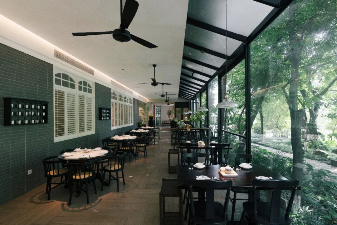 嶺南特色 春喜傳統(tǒng)粵式茶餐廳裝修設(shè)計(jì)案例(圖6) 嶺南特色 春喜傳統(tǒng)粵式茶餐廳裝修設(shè)計(jì)案例(圖6)