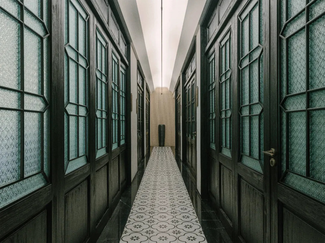 嶺南特色 春喜傳統(tǒng)粵式茶餐廳裝修設(shè)計(jì)案例(圖8) 嶺南特色 春喜傳統(tǒng)粵式茶餐廳裝修設(shè)計(jì)案例(圖8)