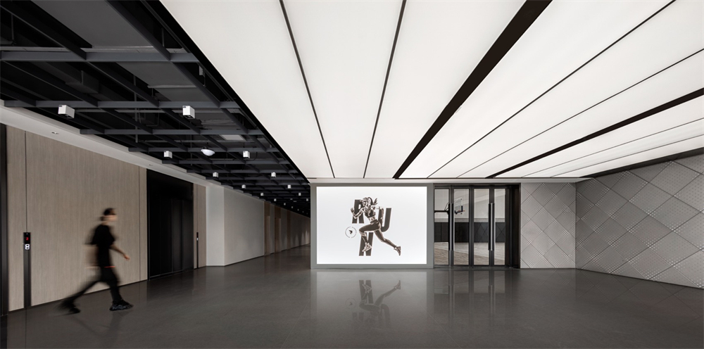 現代簡約時尚科技園區(qū)辦公樓裝修設計案例(圖4) 現代簡約時尚科技園區(qū)辦公樓裝修設計案例(圖4)