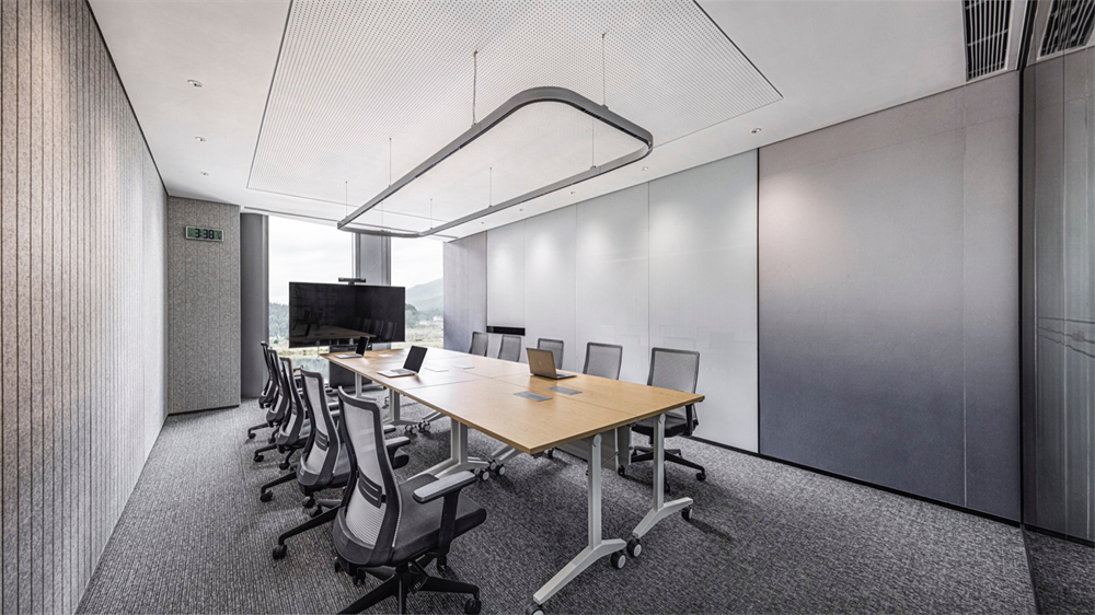 現代簡約時尚科技園區(qū)辦公樓裝修設計案例(圖12) 現代簡約時尚科技園區(qū)辦公樓裝修設計案例(圖12)