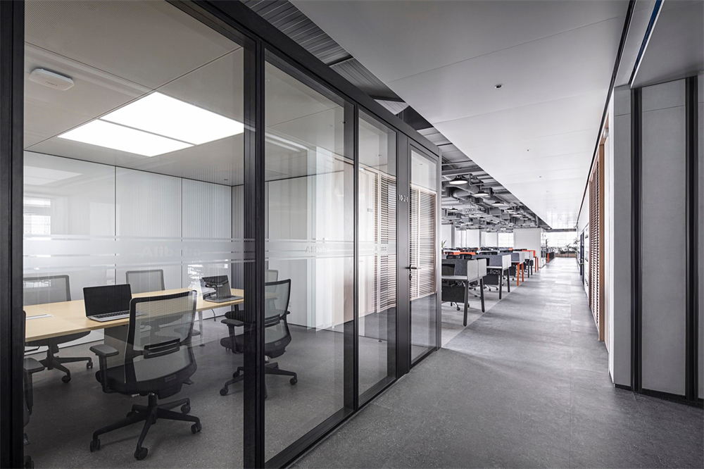 現代簡約時尚科技園區(qū)辦公樓裝修設計案例(圖17) 現代簡約時尚科技園區(qū)辦公樓裝修設計案例(圖17)