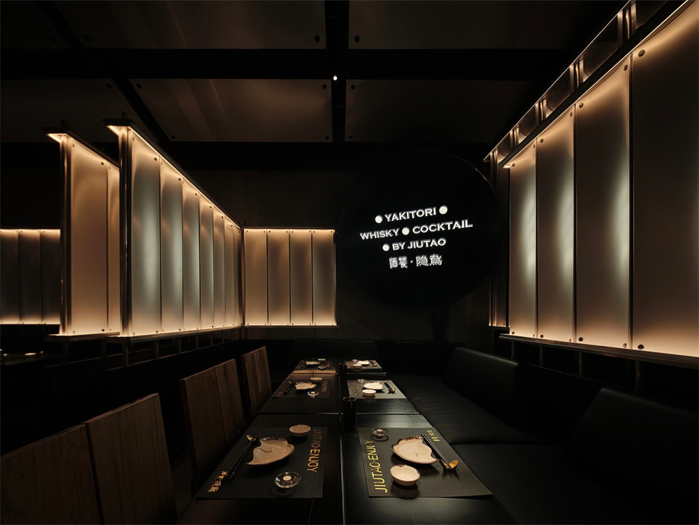 酒饕隱?日式燒鳥酒吧復(fù)合餐廳裝修設(shè)計(jì)案例(圖6) 酒饕隱?日式燒鳥酒吧復(fù)合餐廳裝修設(shè)計(jì)案例(圖6)