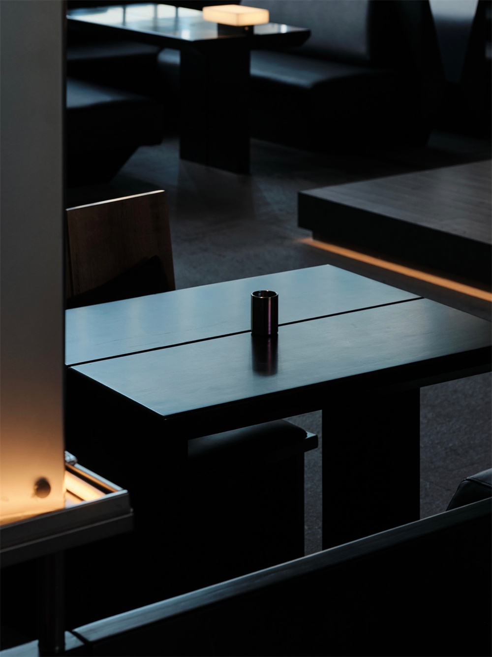 酒饕隱?日式燒鳥酒吧復(fù)合餐廳裝修設(shè)計(jì)案例(圖8) 酒饕隱?日式燒鳥酒吧復(fù)合餐廳裝修設(shè)計(jì)案例(圖8)