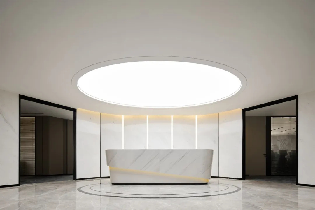 極簡(jiǎn)現(xiàn)代 金融公司的高級(jí)感辦公室裝修設(shè)計(jì)案例(圖1) 極簡(jiǎn)現(xiàn)代 金融公司的高級(jí)感辦公室裝修設(shè)計(jì)案例(圖1)