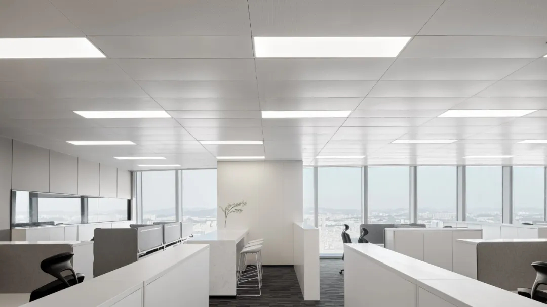 極簡(jiǎn)現(xiàn)代 金融公司的高級(jí)感辦公室裝修設(shè)計(jì)案例(圖5) 極簡(jiǎn)現(xiàn)代 金融公司的高級(jí)感辦公室裝修設(shè)計(jì)案例(圖5)