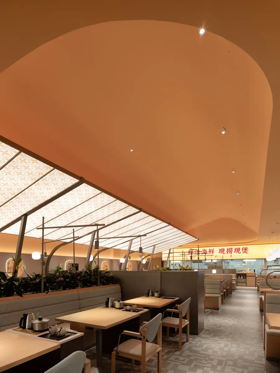 如軒海鮮砂鍋粥連鎖品牌餐廳裝修設(shè)計(圖5) 如軒海鮮砂鍋粥連鎖品牌餐廳裝修設(shè)計(圖5)