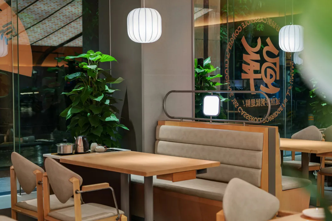 如軒海鮮砂鍋粥連鎖品牌餐廳裝修設(shè)計(圖7) 如軒海鮮砂鍋粥連鎖品牌餐廳裝修設(shè)計(圖7)