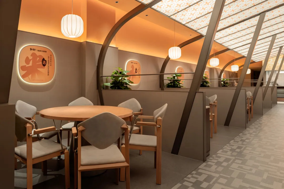 如軒海鮮砂鍋粥連鎖品牌餐廳裝修設(shè)計(圖8) 如軒海鮮砂鍋粥連鎖品牌餐廳裝修設(shè)計(圖8)