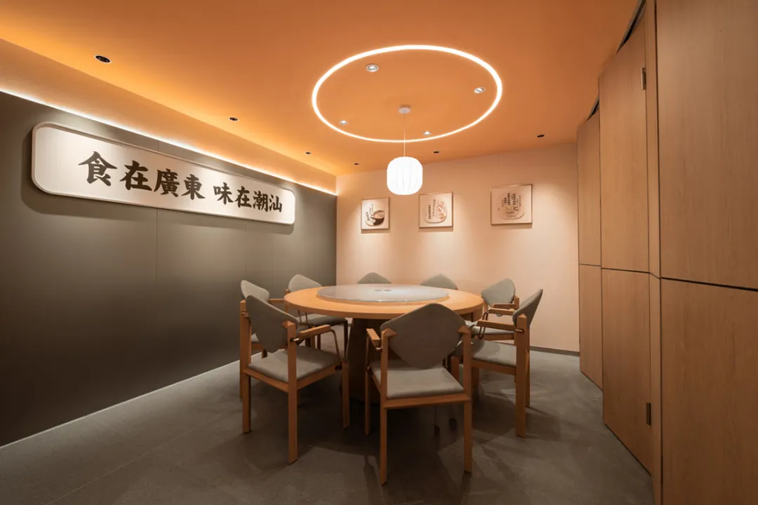 如軒海鮮砂鍋粥連鎖品牌餐廳裝修設(shè)計(圖10) 如軒海鮮砂鍋粥連鎖品牌餐廳裝修設(shè)計(圖10)