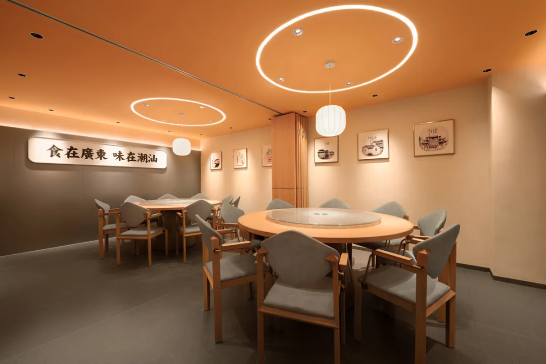 如軒海鮮砂鍋粥連鎖品牌餐廳裝修設(shè)計(圖12) 如軒海鮮砂鍋粥連鎖品牌餐廳裝修設(shè)計(圖12)