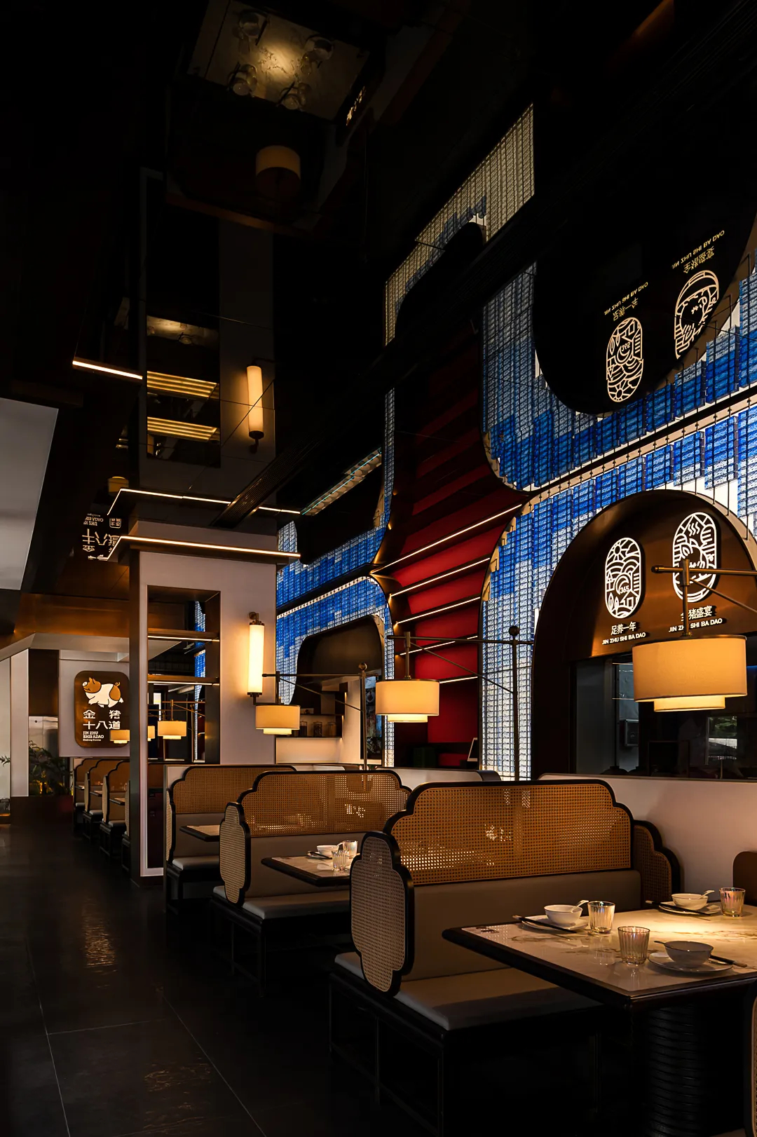 科技東方美學(xué) 金豬十八道高端酒樓裝修設(shè)計(jì)(圖5) 科技東方美學(xué) 金豬十八道高端酒樓裝修設(shè)計(jì)(圖5)