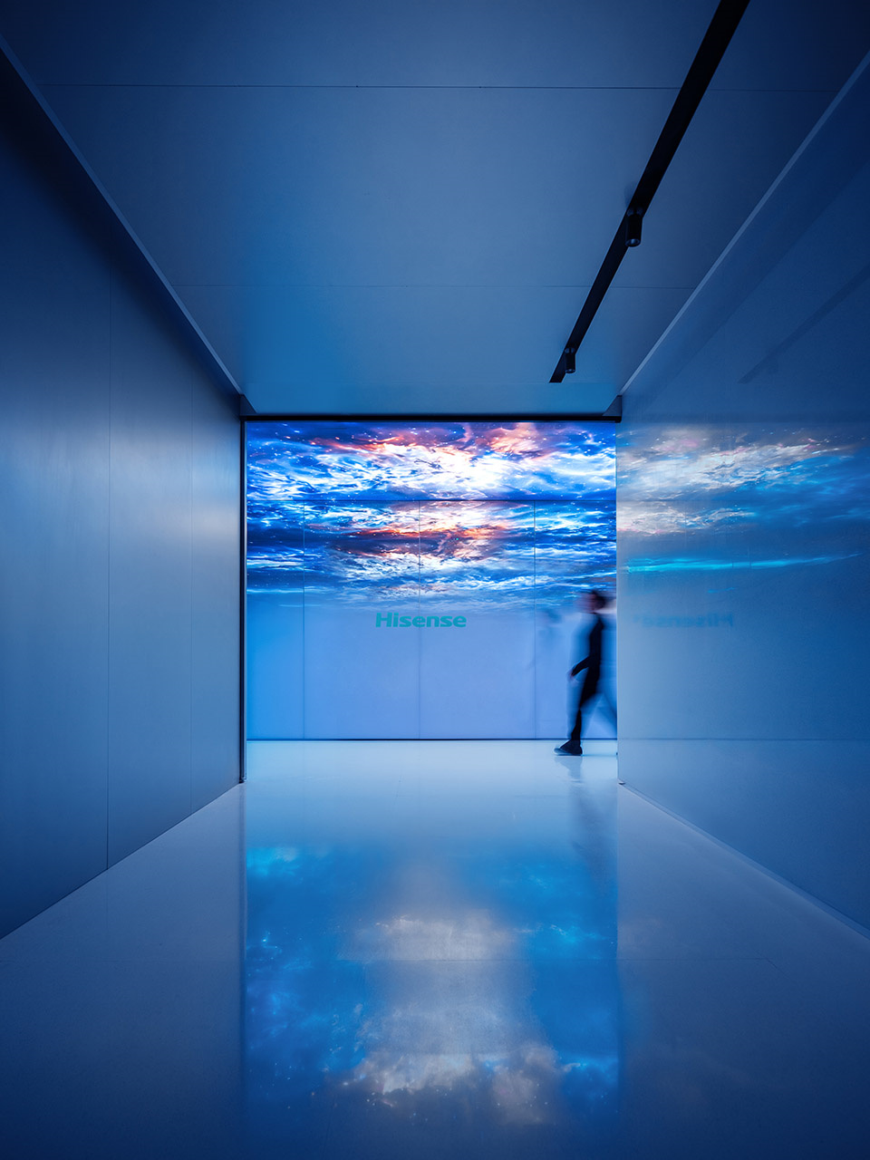 極簡(jiǎn)科技未來(lái) 海信集團(tuán)展廳裝修設(shè)計(jì)案例(圖9) 極簡(jiǎn)科技未來(lái) 海信集團(tuán)展廳裝修設(shè)計(jì)案例(圖9)