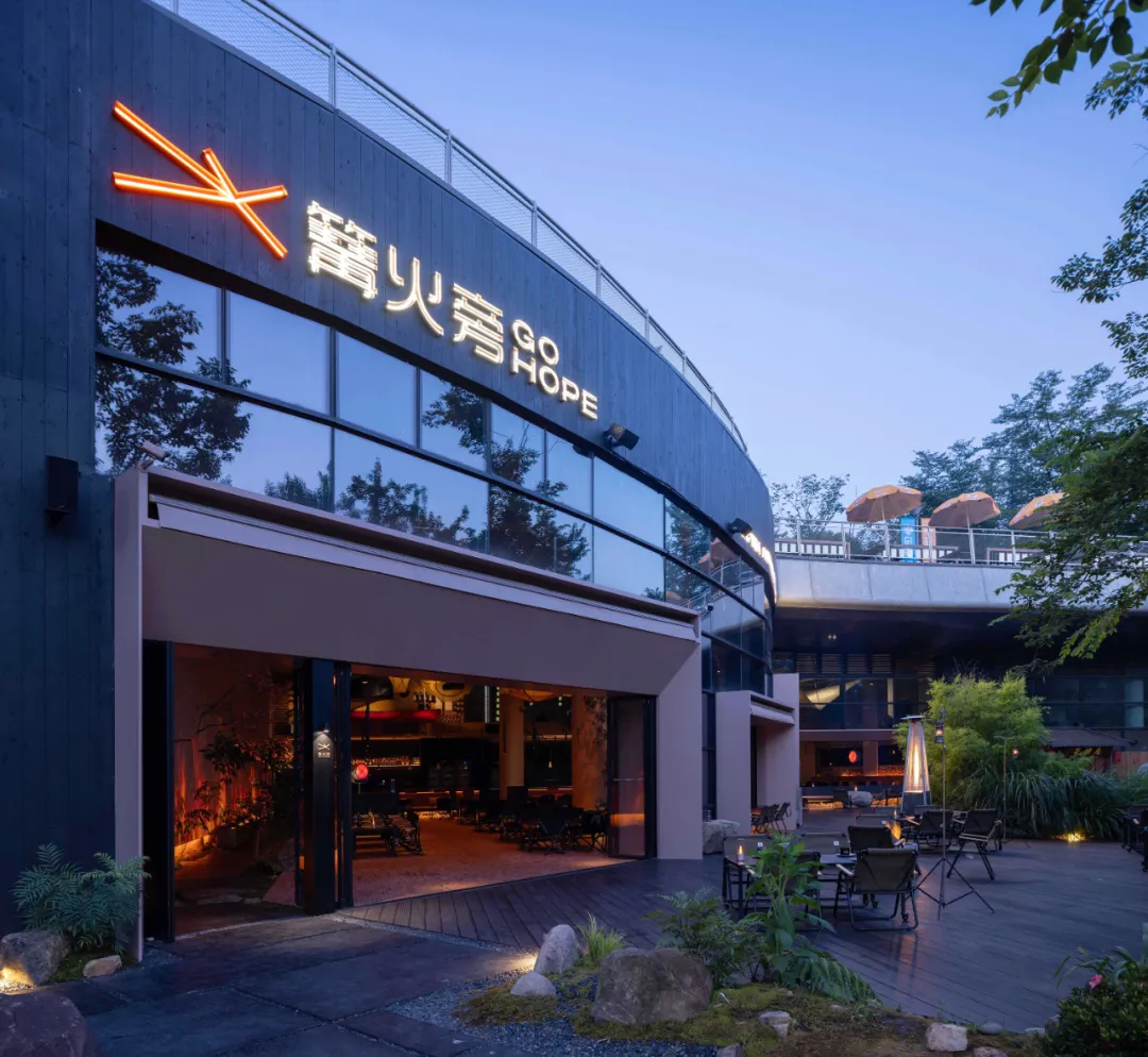 鄭州金博大推薦篝火旁·露營風(fēng)燒烤店裝修設(shè)計方案(圖2) 鄭州金博大推薦篝火旁·露營風(fēng)燒烤店裝修設(shè)計方案(圖2)