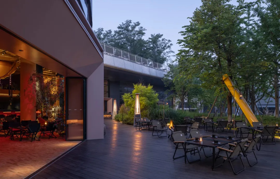 鄭州金博大推薦篝火旁·露營風(fēng)燒烤店裝修設(shè)計方案(圖3) 鄭州金博大推薦篝火旁·露營風(fēng)燒烤店裝修設(shè)計方案(圖3)