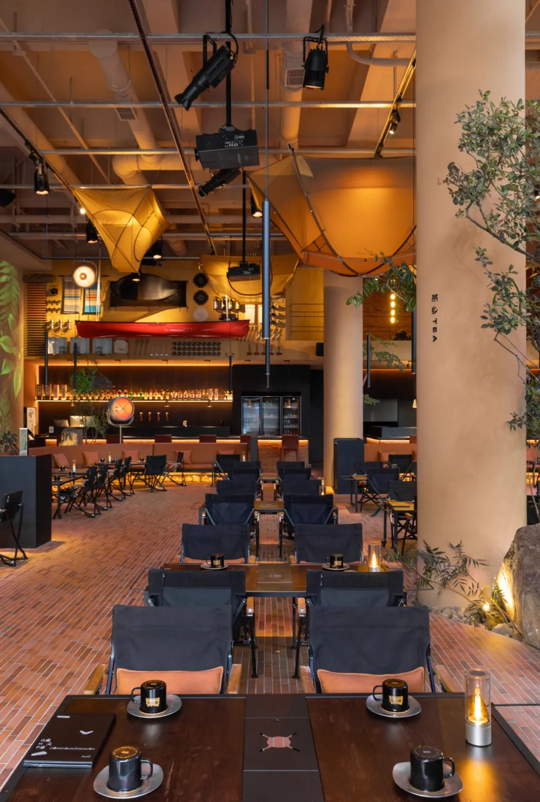 鄭州金博大推薦篝火旁·露營風(fēng)燒烤店裝修設(shè)計方案(圖8) 鄭州金博大推薦篝火旁·露營風(fēng)燒烤店裝修設(shè)計方案(圖8)