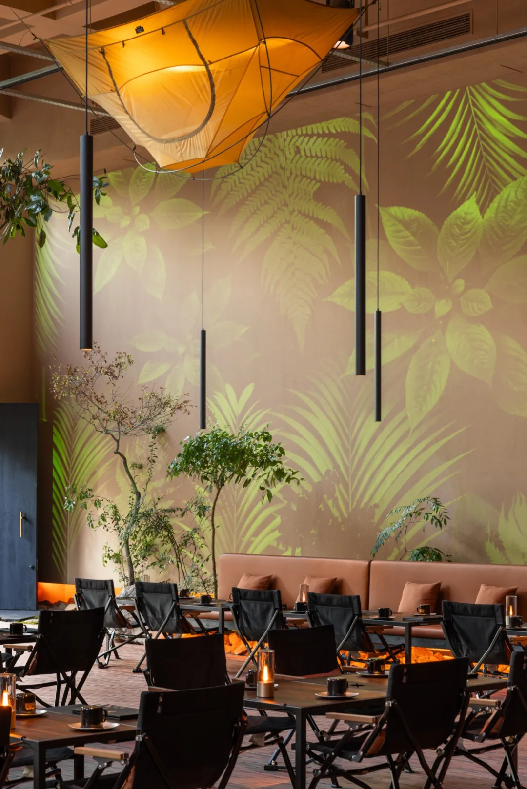 鄭州金博大推薦篝火旁·露營風(fēng)燒烤店裝修設(shè)計方案(圖15) 鄭州金博大推薦篝火旁·露營風(fēng)燒烤店裝修設(shè)計方案(圖15)