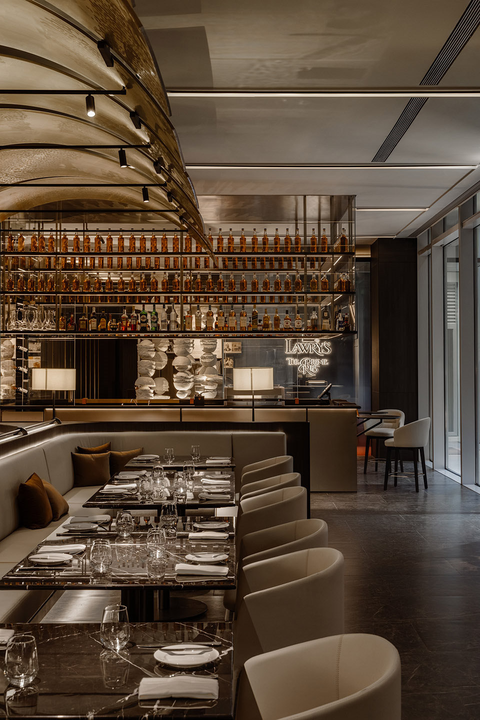 優(yōu)雅藝術 勞瑞斯慢烤牛排館裝修設計案例(圖2) 優(yōu)雅藝術 勞瑞斯慢烤牛排館裝修設計案例(圖2)