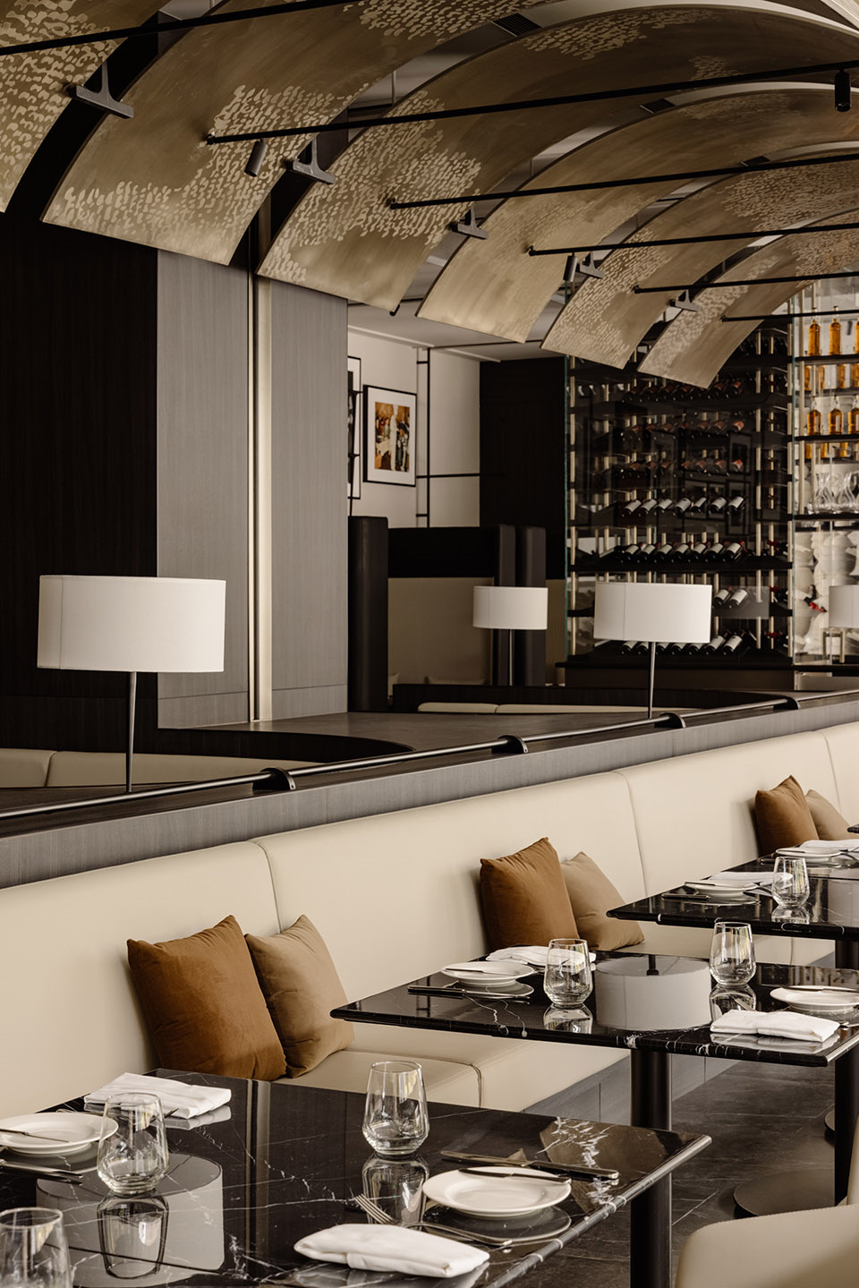 優(yōu)雅藝術 勞瑞斯慢烤牛排館裝修設計案例(圖7) 優(yōu)雅藝術 勞瑞斯慢烤牛排館裝修設計案例(圖7)