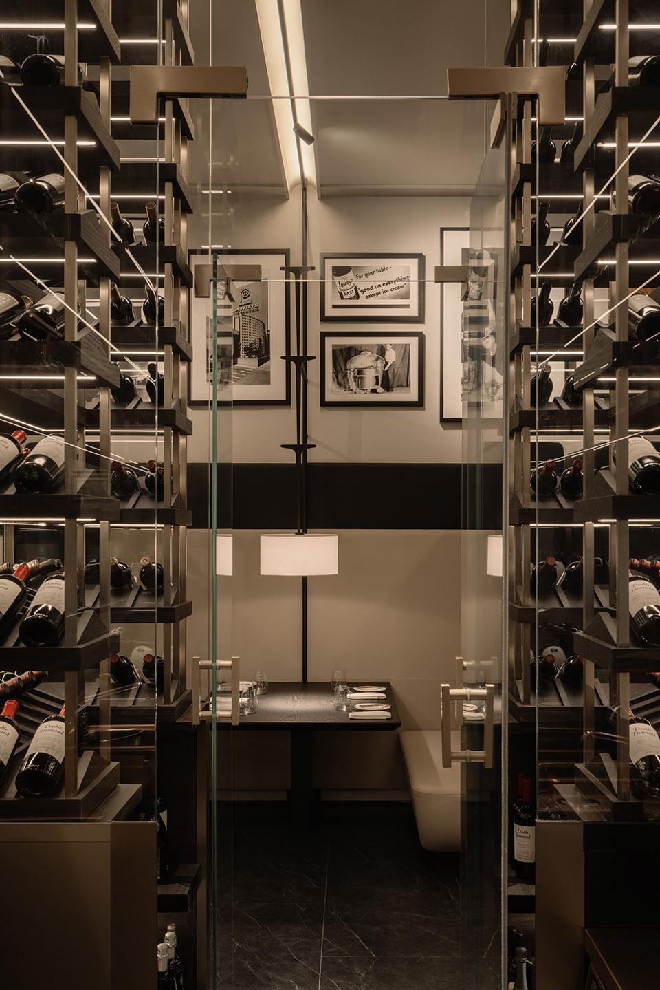 優(yōu)雅藝術 勞瑞斯慢烤牛排館裝修設計案例(圖8) 優(yōu)雅藝術 勞瑞斯慢烤牛排館裝修設計案例(圖8)