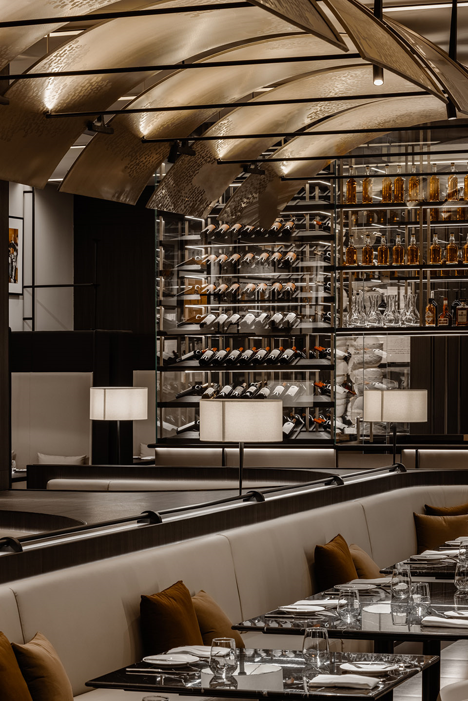 優(yōu)雅藝術 勞瑞斯慢烤牛排館裝修設計案例(圖10) 優(yōu)雅藝術 勞瑞斯慢烤牛排館裝修設計案例(圖10)