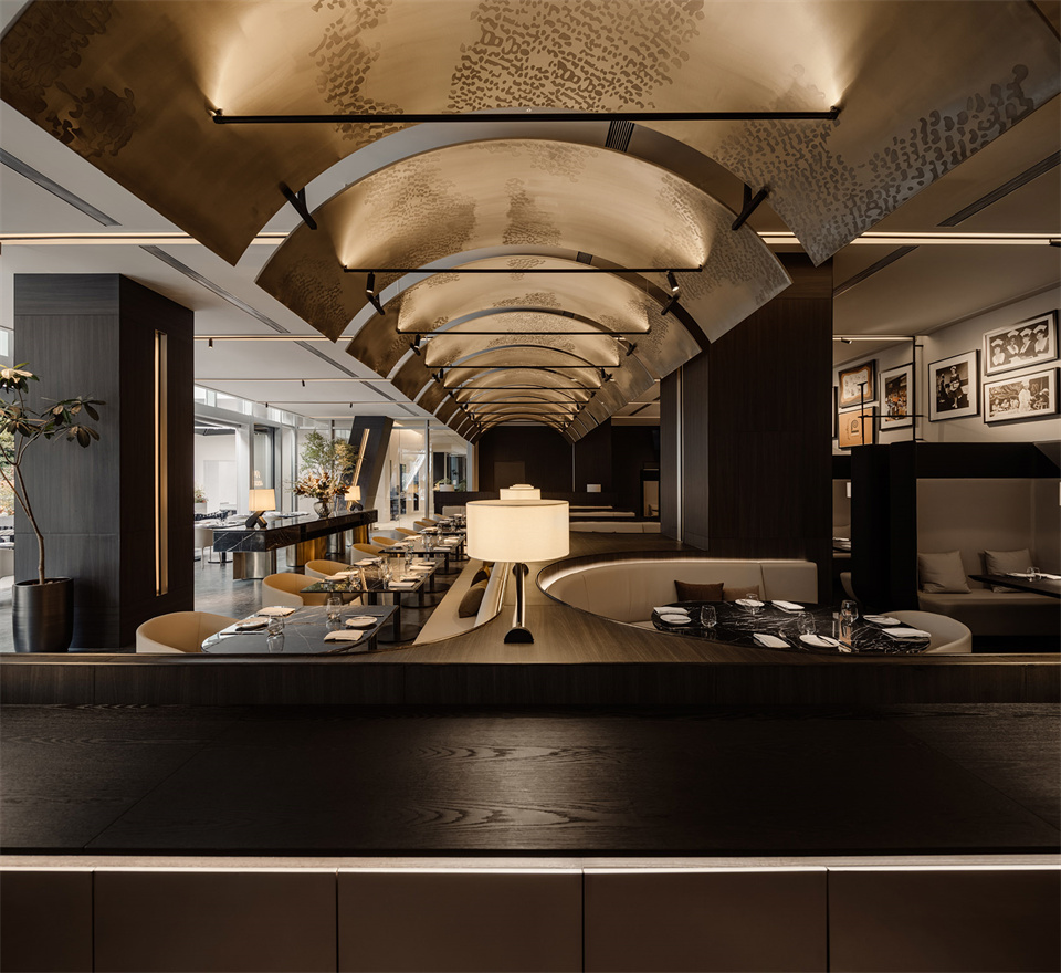 優(yōu)雅藝術 勞瑞斯慢烤牛排館裝修設計案例(圖11) 優(yōu)雅藝術 勞瑞斯慢烤牛排館裝修設計案例(圖11)