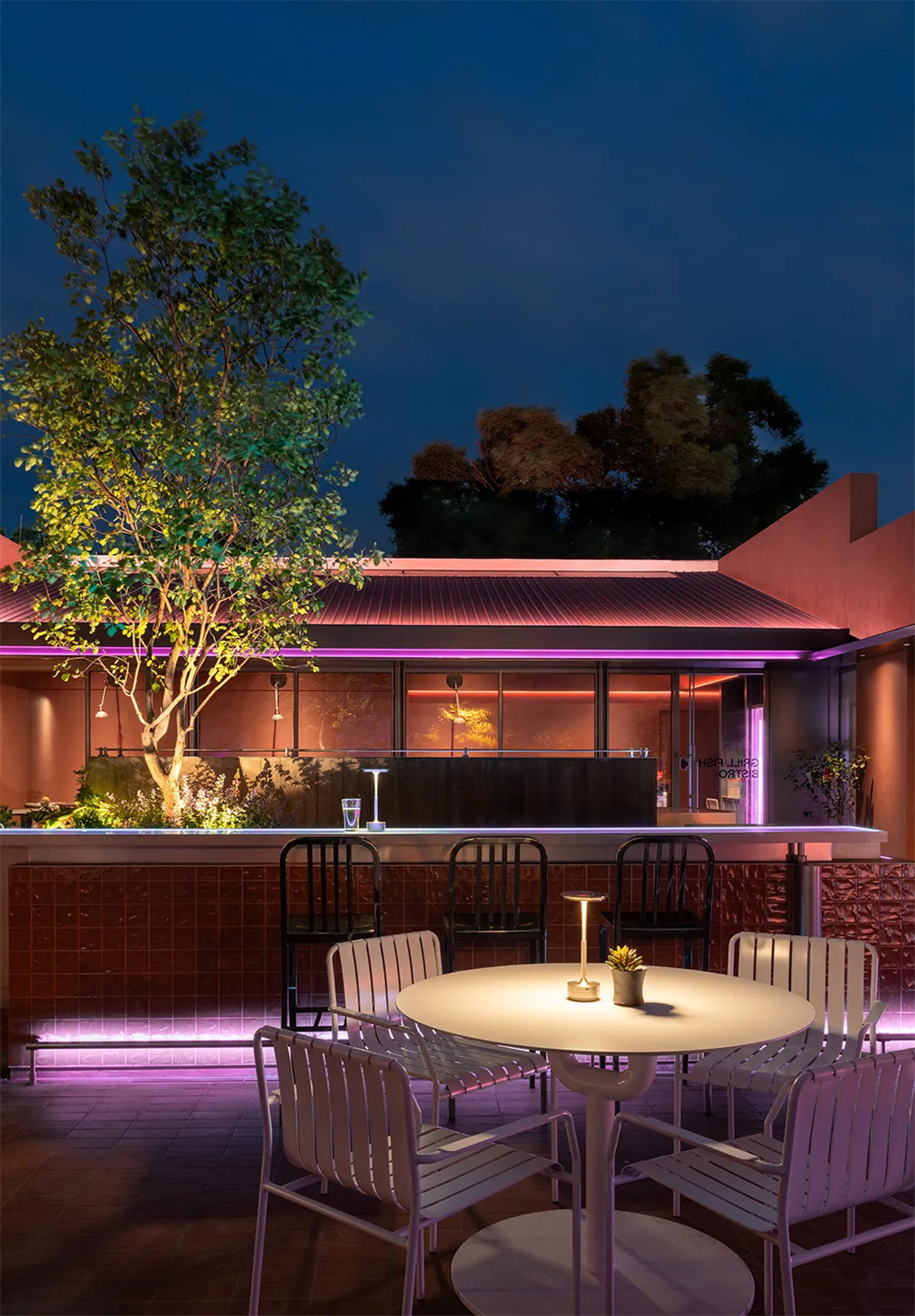 吸引年輕人的獨(dú)一味烤魚餐廳裝修設(shè)計(jì)案例(圖11) 吸引年輕人的獨(dú)一味烤魚餐廳裝修設(shè)計(jì)案例(圖11)