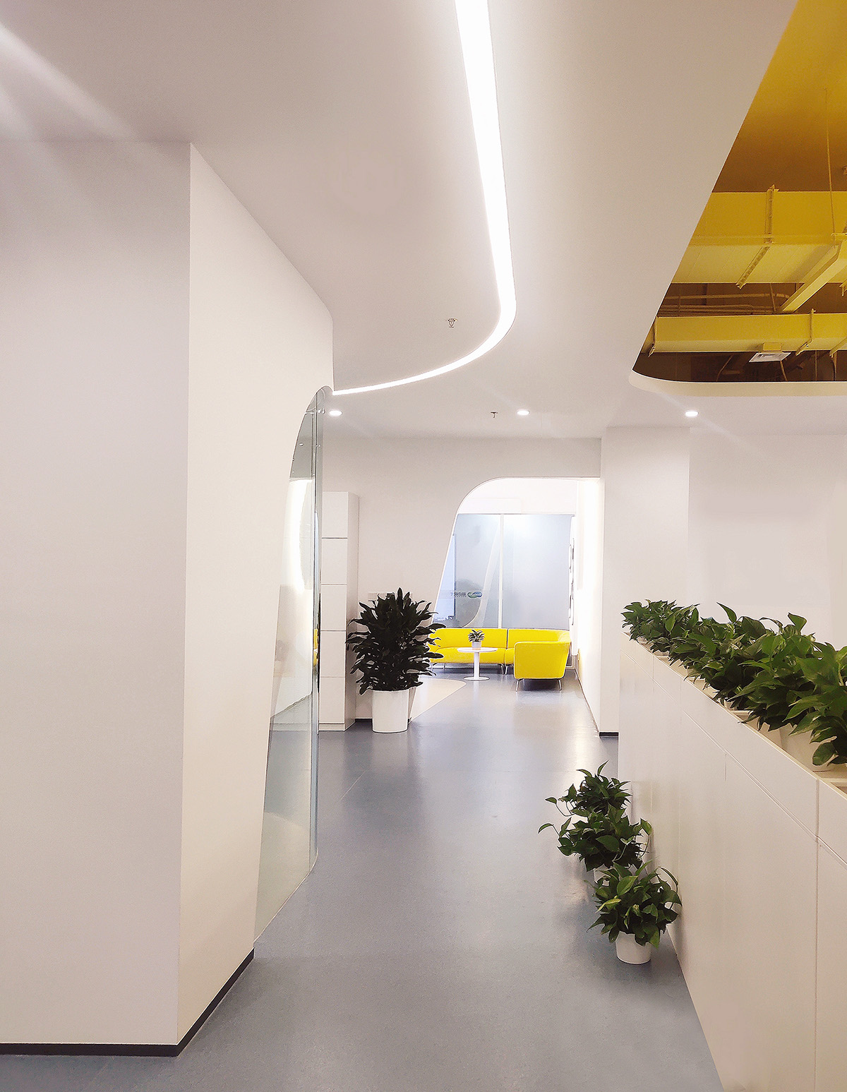 科技風(fēng)與工業(yè)風(fēng) 腦動極光醫(yī)療科技公司辦公室裝修設(shè)計(圖4) 科技風(fēng)與工業(yè)風(fēng) 腦動極光醫(yī)療科技公司辦公室裝修設(shè)計(圖4)