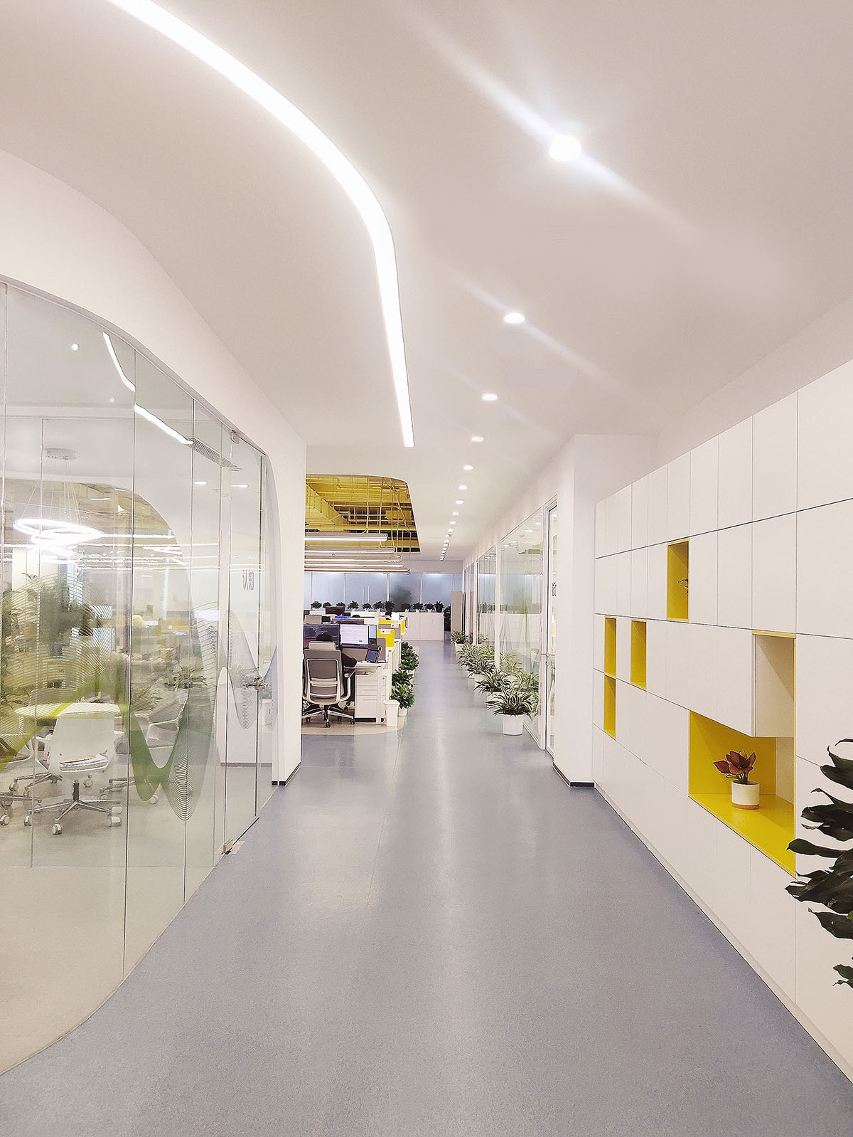 科技風(fēng)與工業(yè)風(fēng)  腦動極光醫(yī)療科技公司辦公室裝修設(shè)計(圖9)