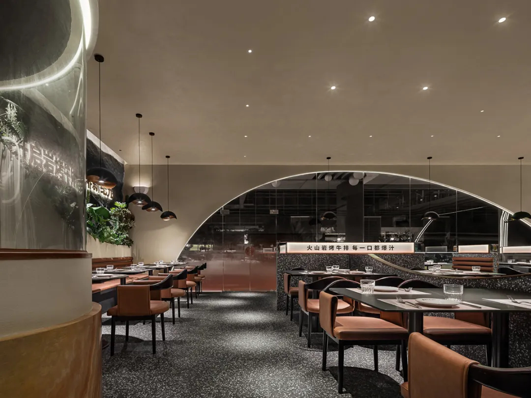 沙漠綠洲 御牛紀(jì)特色牛排西餐廳裝修設(shè)計案例(圖4) 沙漠綠洲 御牛紀(jì)特色牛排西餐廳裝修設(shè)計案例(圖4)