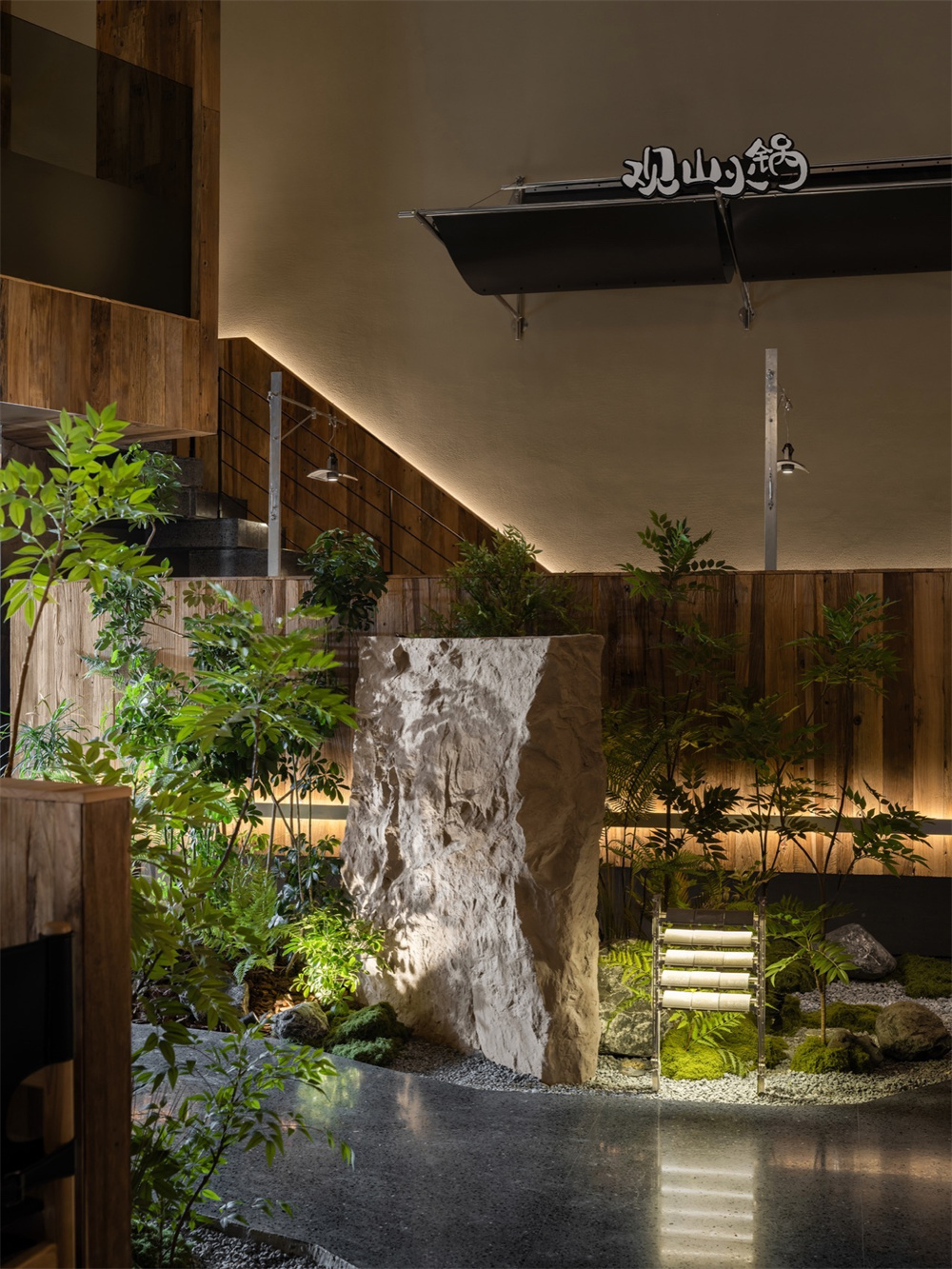 自然野趣 觀山特色火鍋店裝修設(shè)計(jì)方案(圖2) 自然野趣 觀山特色火鍋店裝修設(shè)計(jì)方案(圖2)