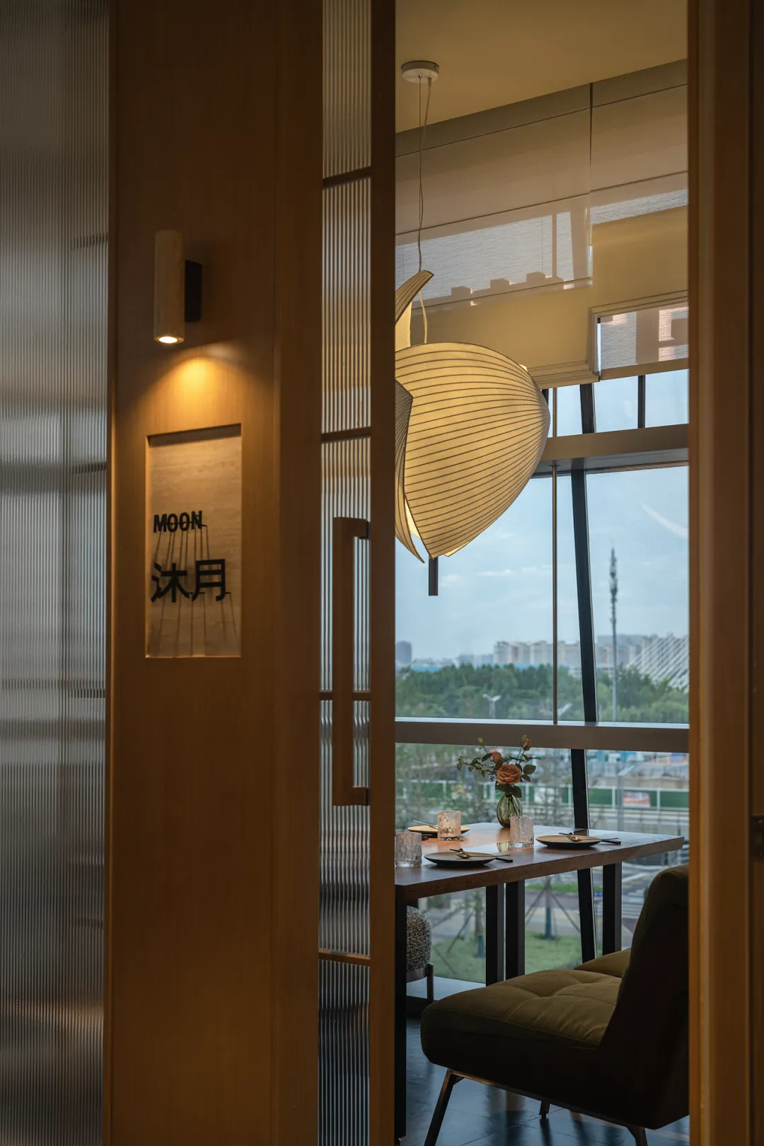 鄭州山有月茶與餐·茶餐廳裝修設(shè)計(jì)分享(圖9) 鄭州山有月茶與餐·茶餐廳裝修設(shè)計(jì)分享(圖9)