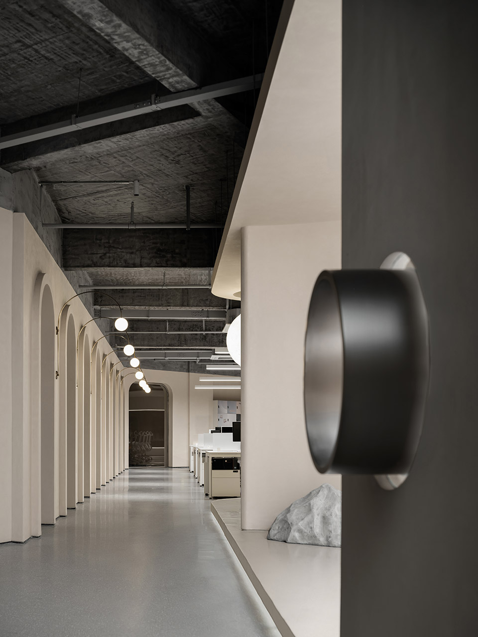 打破傳統(tǒng)印象 電子商務(wù)公司獨(dú)棟辦公樓裝修設(shè)計(jì)(圖9) 打破傳統(tǒng)印象 電子商務(wù)公司獨(dú)棟辦公樓裝修設(shè)計(jì)(圖9)