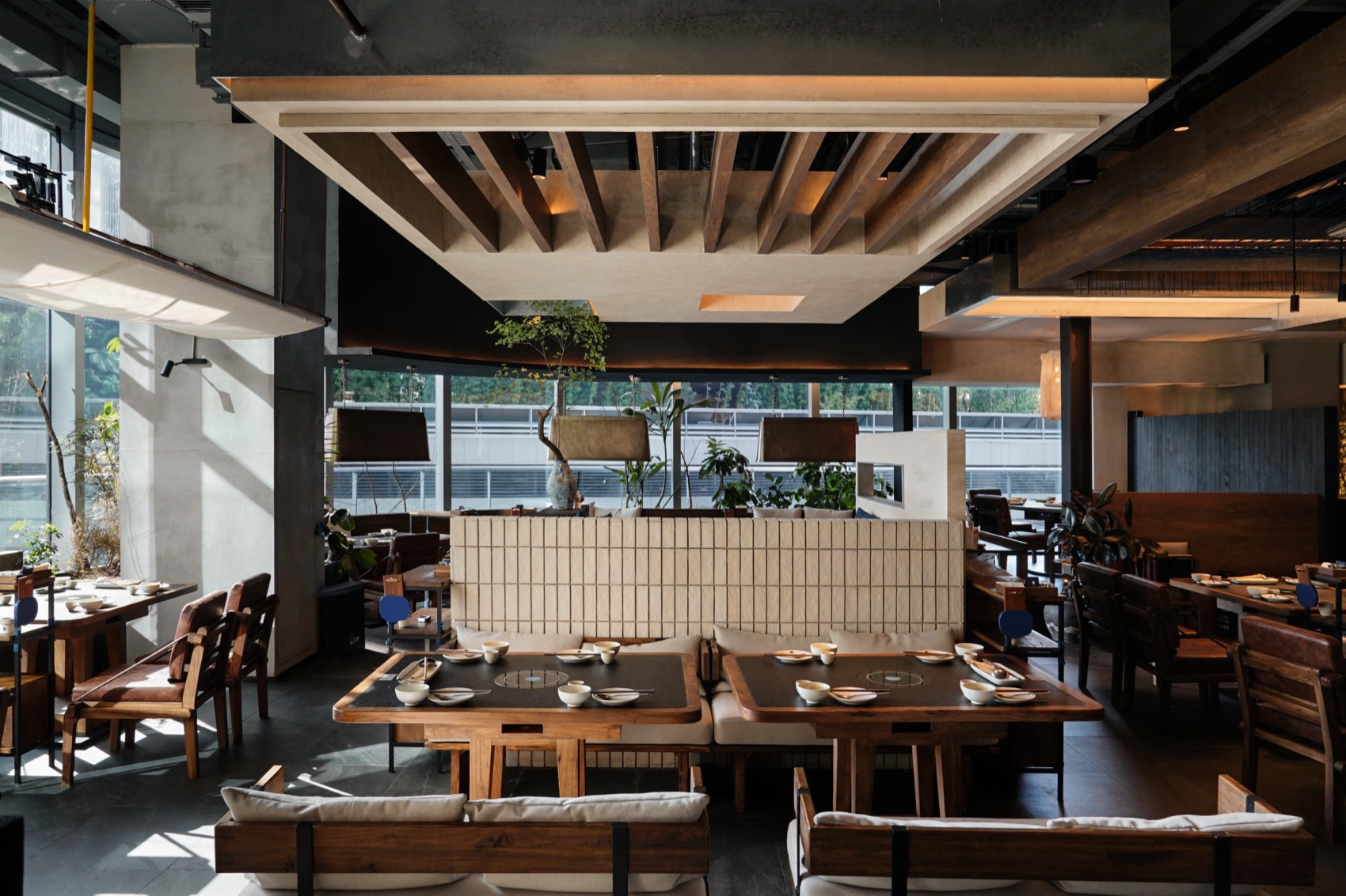 鄭州金博大推薦藍(lán)果子云南酸湯火鍋店裝修設(shè)計(jì)(圖3) 鄭州金博大推薦藍(lán)果子云南酸湯火鍋店裝修設(shè)計(jì)(圖3)