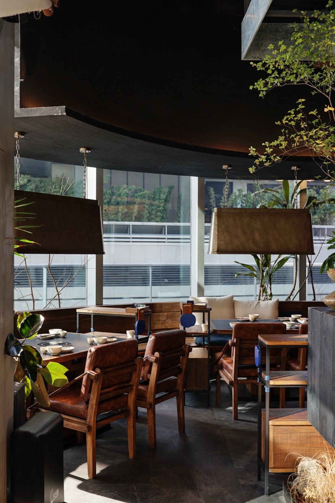 鄭州金博大推薦藍(lán)果子云南酸湯火鍋店裝修設(shè)計(jì)(圖4) 鄭州金博大推薦藍(lán)果子云南酸湯火鍋店裝修設(shè)計(jì)(圖4)