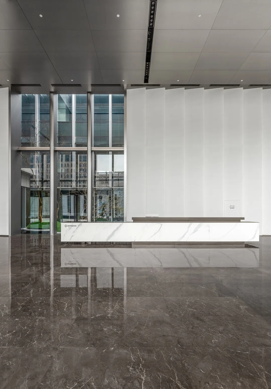 2萬6千平現(xiàn)代花園式商務(wù)辦公樓裝修設(shè)計方案(圖4) 2萬6千平現(xiàn)代花園式商務(wù)辦公樓裝修設(shè)計方案(圖4)