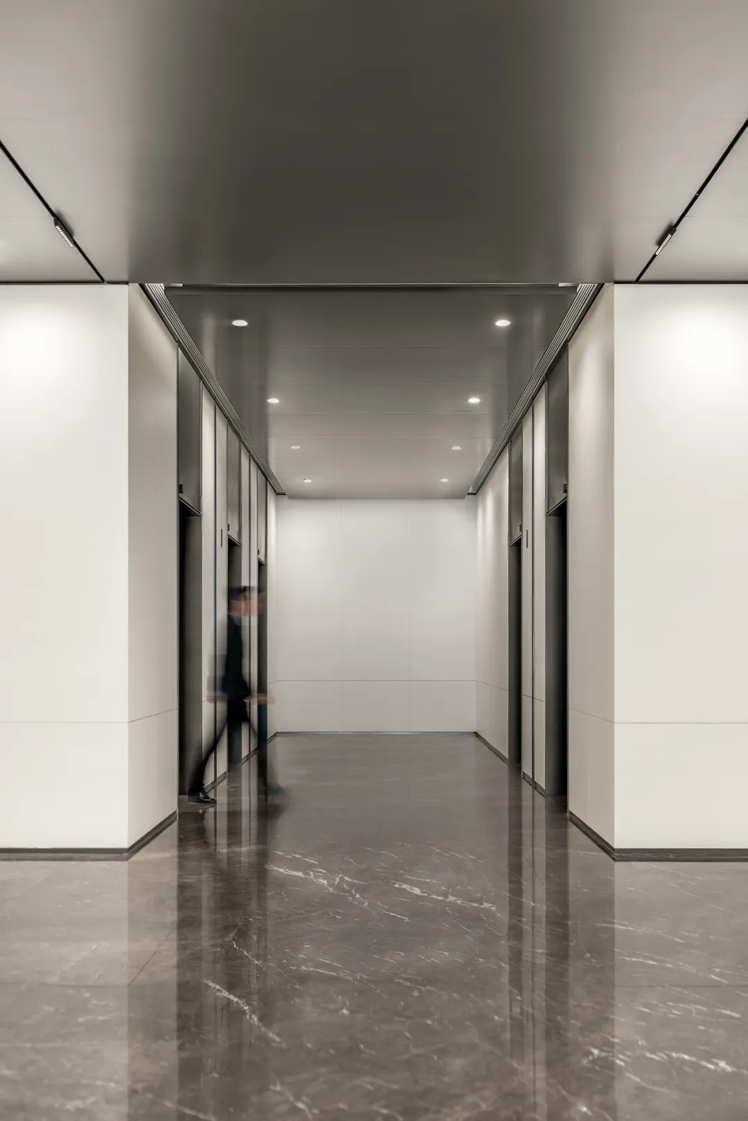 2萬6千平現(xiàn)代花園式商務(wù)辦公樓裝修設(shè)計方案(圖8) 2萬6千平現(xiàn)代花園式商務(wù)辦公樓裝修設(shè)計方案(圖8)