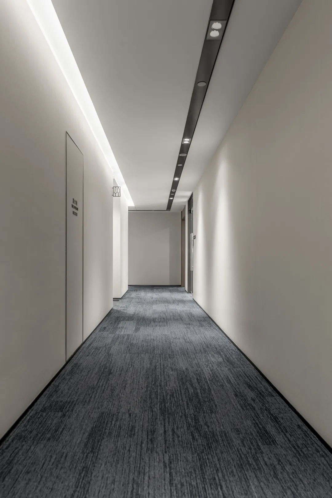 2萬6千平現(xiàn)代花園式商務(wù)辦公樓裝修設(shè)計方案(圖9) 2萬6千平現(xiàn)代花園式商務(wù)辦公樓裝修設(shè)計方案(圖9)