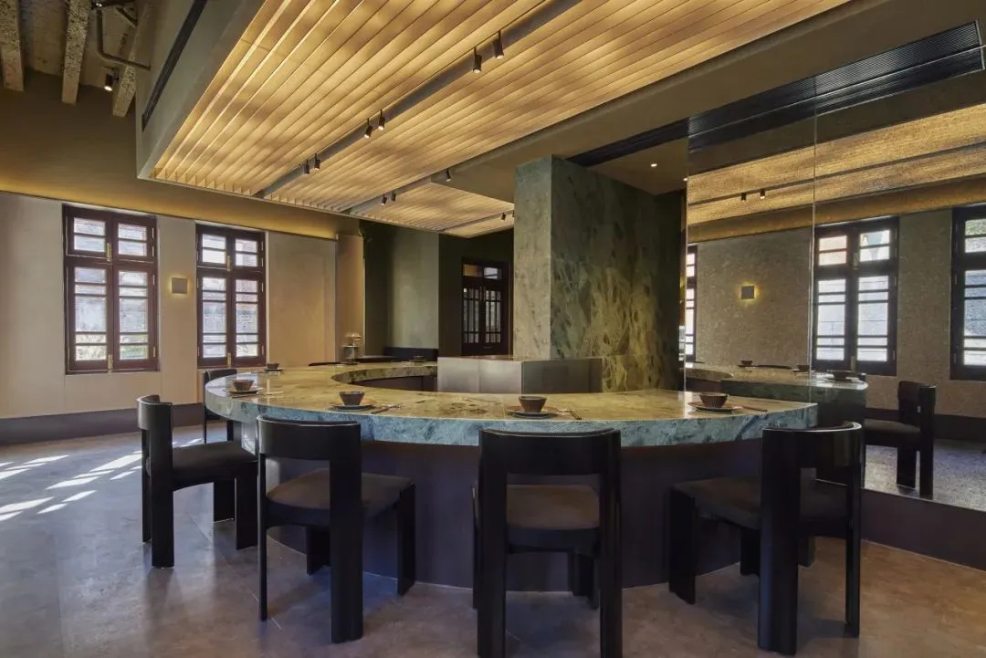 鄭州金博大推薦蔥蘢和牛小火鍋餐廳裝修設(shè)計(jì)(圖4) 鄭州金博大推薦蔥蘢和牛小火鍋餐廳裝修設(shè)計(jì)(圖4)