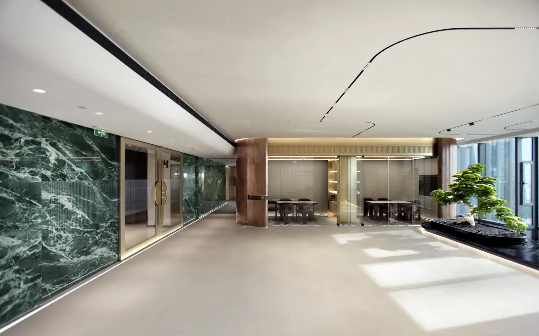 1200平現(xiàn)代東方珠光律師事務所裝修設計(圖1) 1200平現(xiàn)代東方珠光律師事務所裝修設計(圖1)