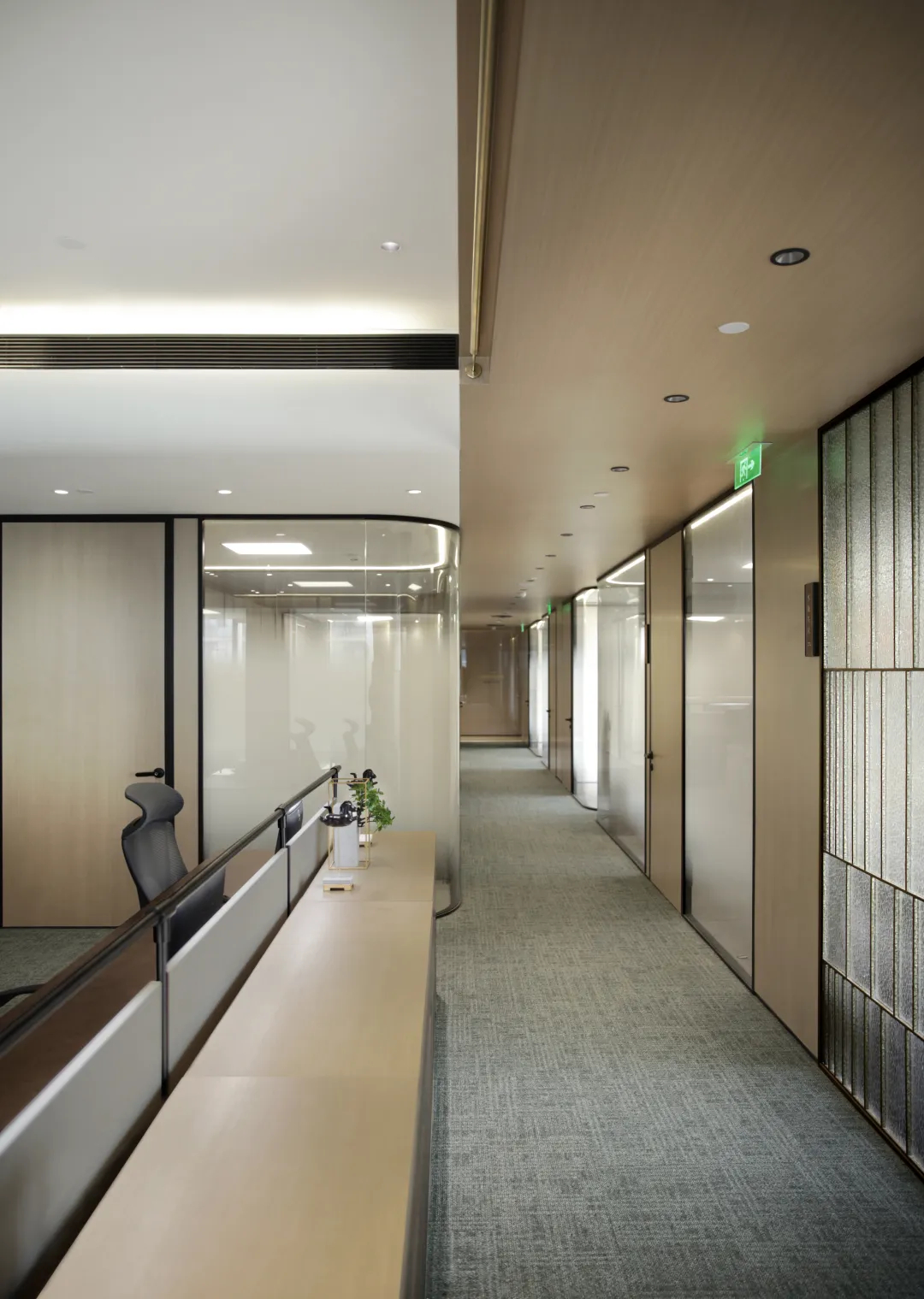 1200平現(xiàn)代東方珠光律師事務所裝修設計(圖11) 1200平現(xiàn)代東方珠光律師事務所裝修設計(圖11)