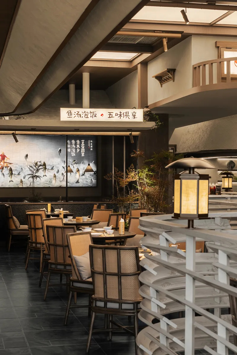 山野特色 朝溪湘伴·魚湯泡飯湘菜餐廳裝修設(shè)計(圖5) 山野特色 朝溪湘伴·魚湯泡飯湘菜餐廳裝修設(shè)計(圖5)