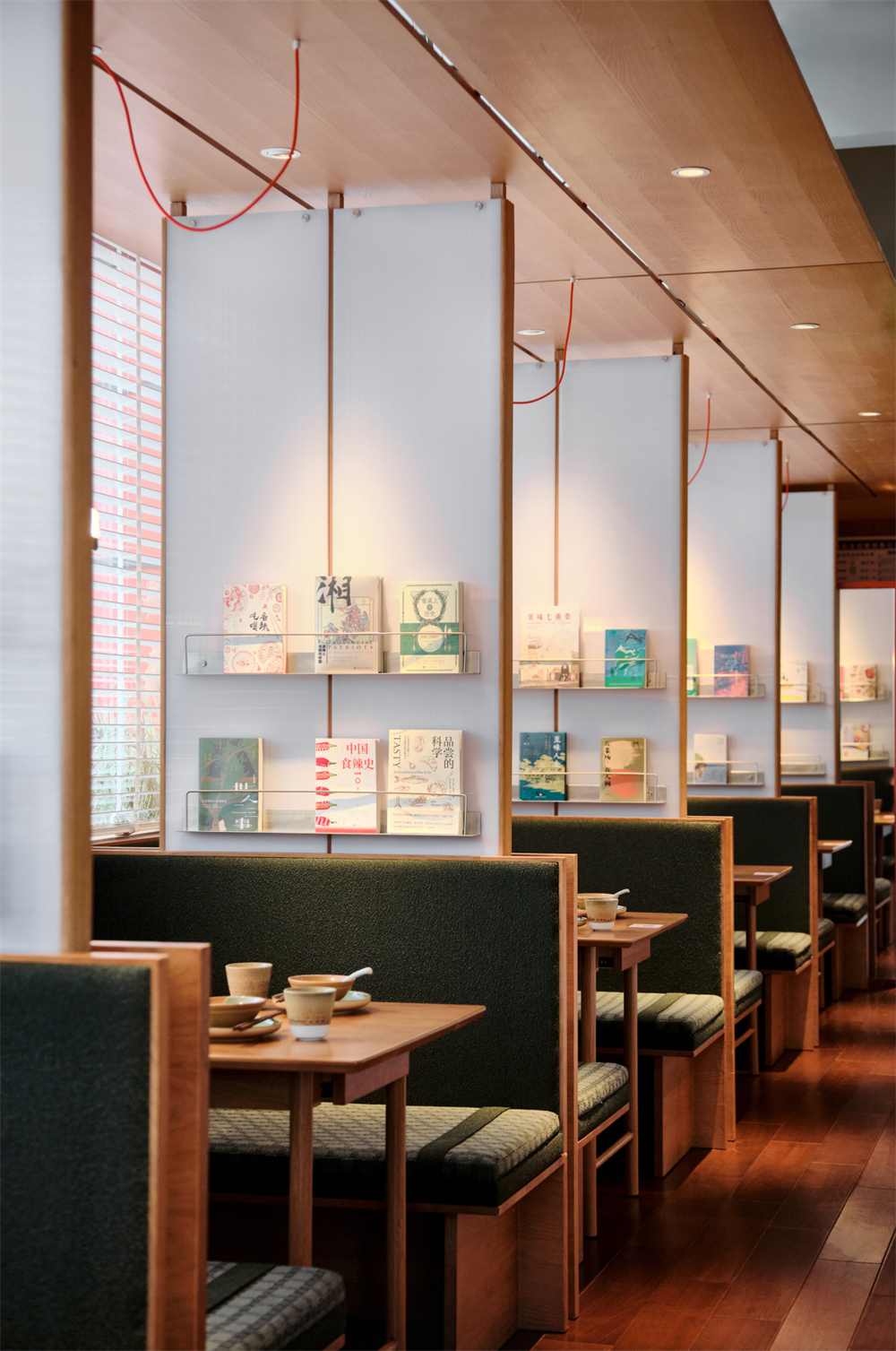 溫柔工業(yè)風(fēng) 三只辣椒餐飲店裝修設(shè)計(圖5) 溫柔工業(yè)風(fēng) 三只辣椒餐飲店裝修設(shè)計(圖5)