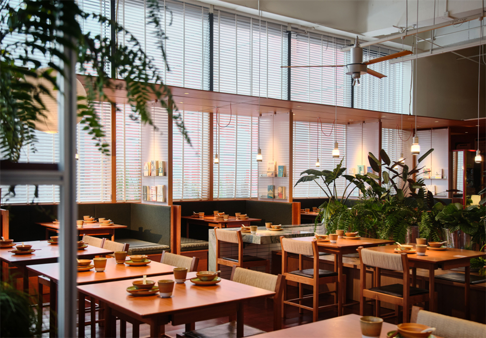 溫柔工業(yè)風(fēng) 三只辣椒餐飲店裝修設(shè)計(圖8) 溫柔工業(yè)風(fēng) 三只辣椒餐飲店裝修設(shè)計(圖8)