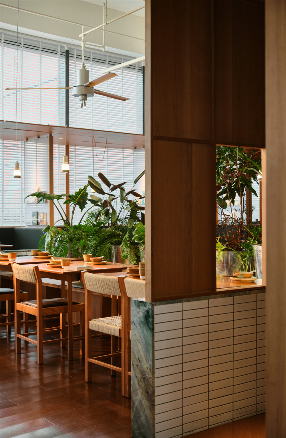 溫柔工業(yè)風(fēng)   三只辣椒餐飲店裝修設(shè)計(圖9)